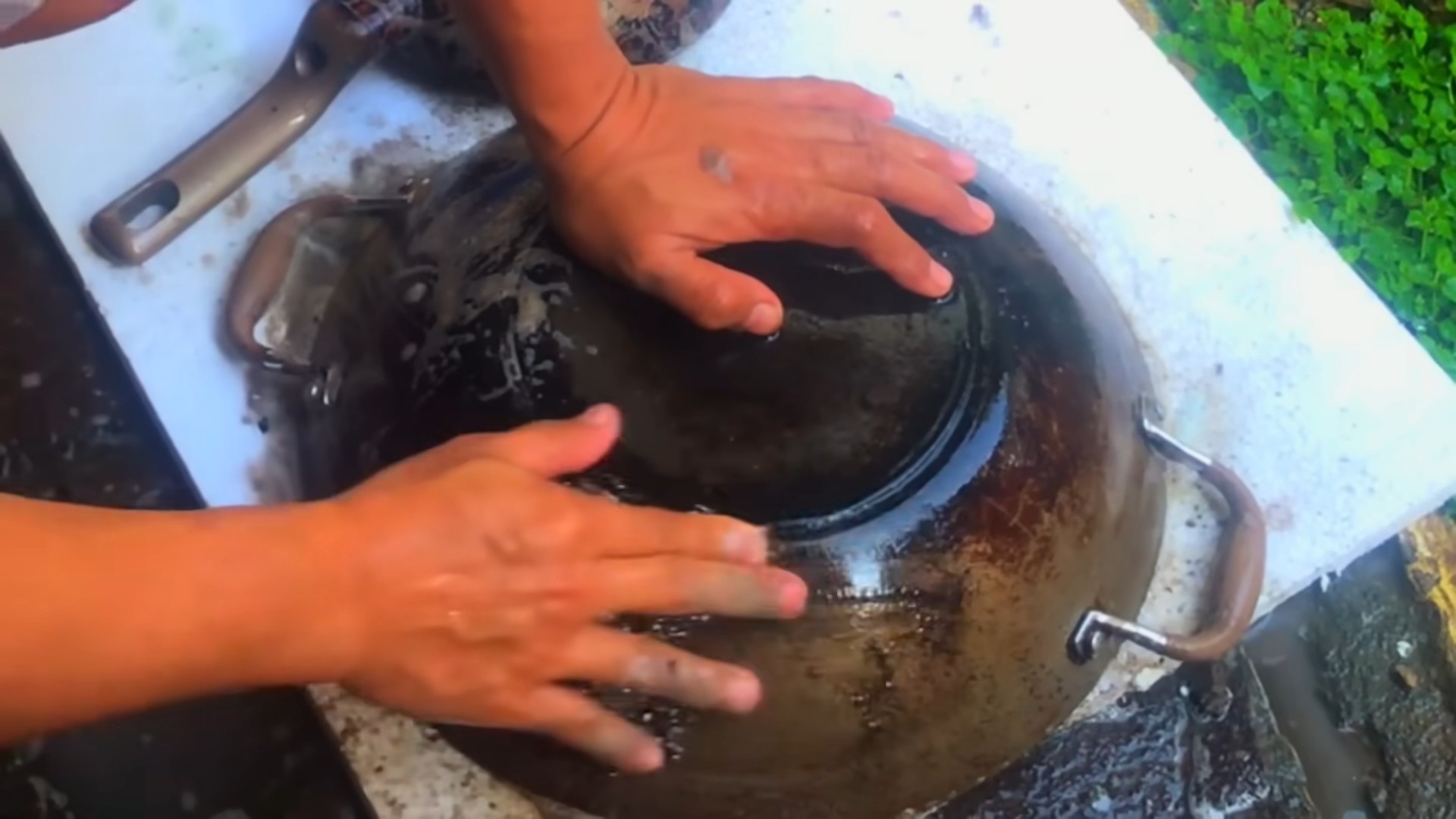 Burnt Pan Cleaning Solution
